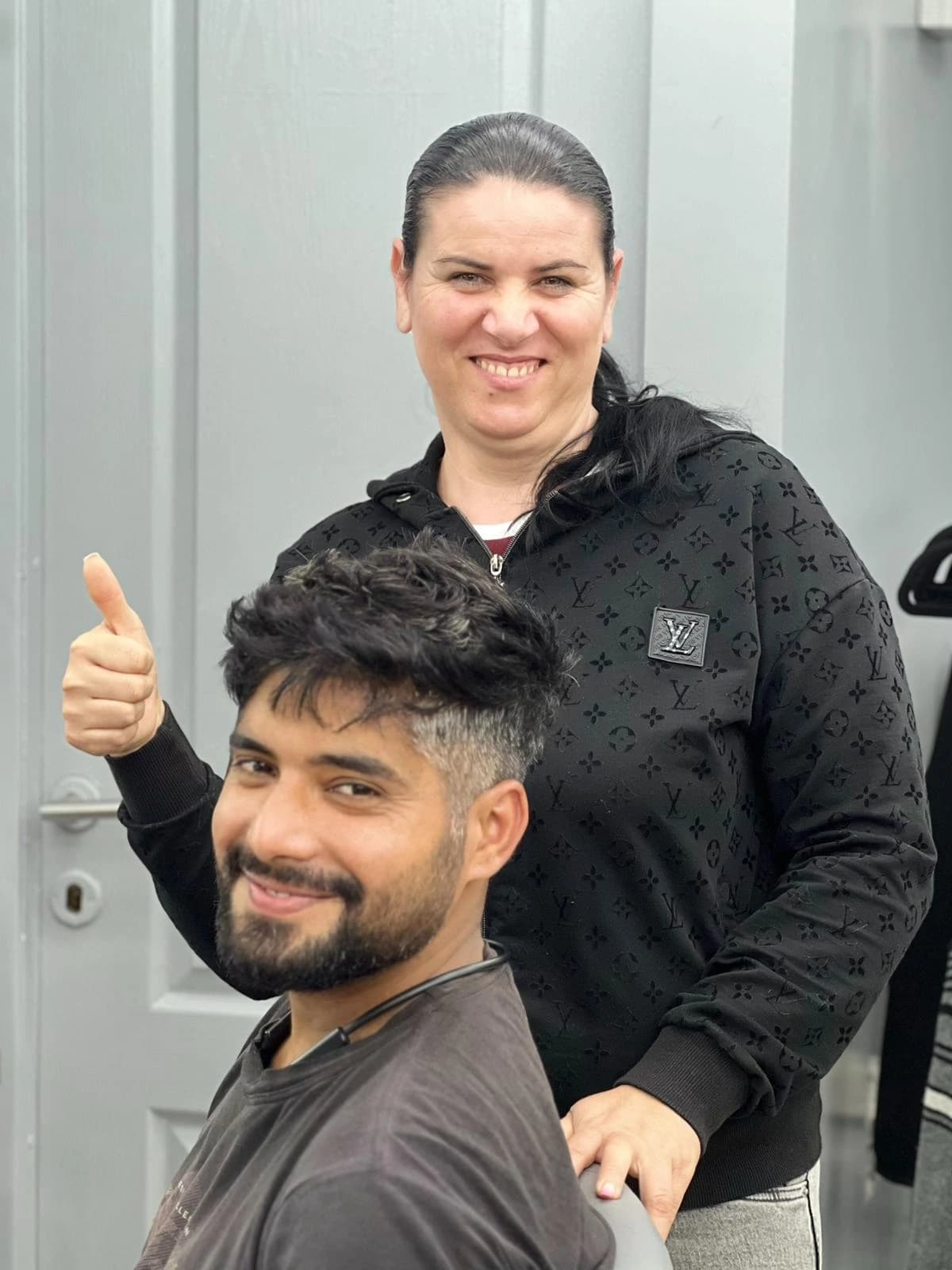 Curs frizerie București — cursant pe model real 10